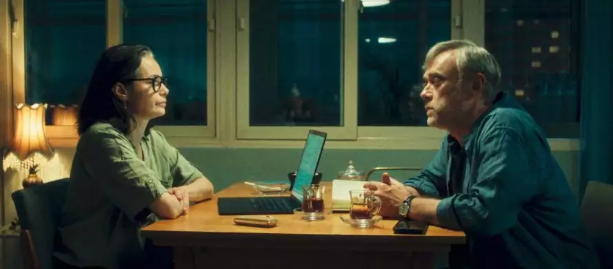 YellowLetters_134356762675690741_big-cine_deskt.webp
